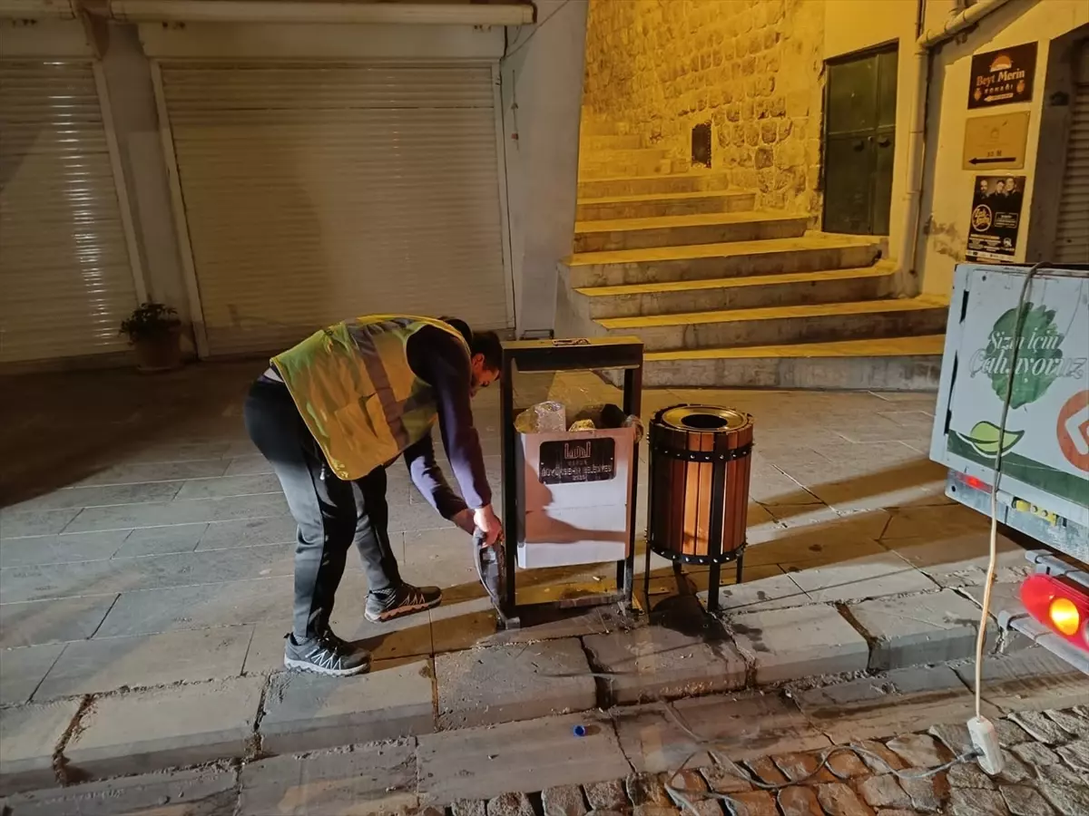 Mardin'de 1. Cadde Çöp Kovaları Yenilendi