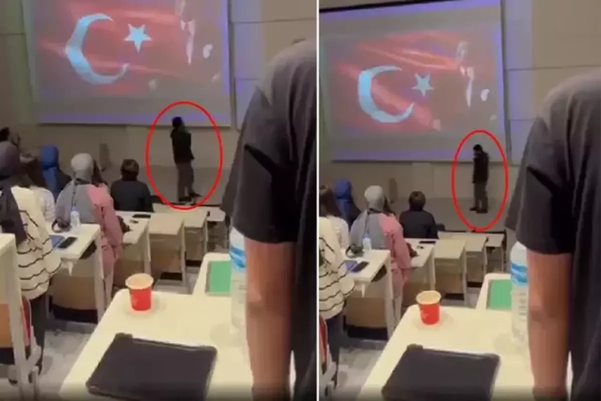 Saat 9'u 5 geçe herkes saygı duruşunda bulunurken, o telefon elinde volta attı