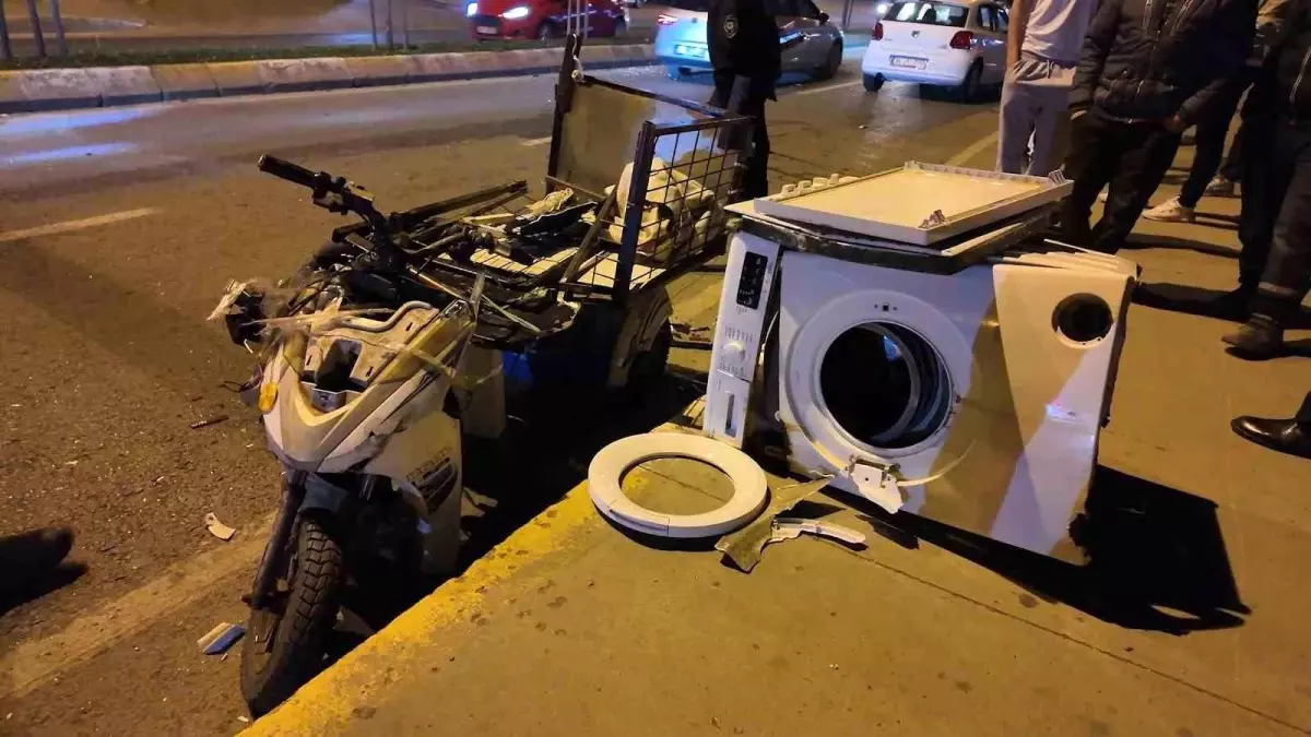 Sancaktepe'de Otomobil ile Motosiklet Çarpıştı: Bir Yaralı