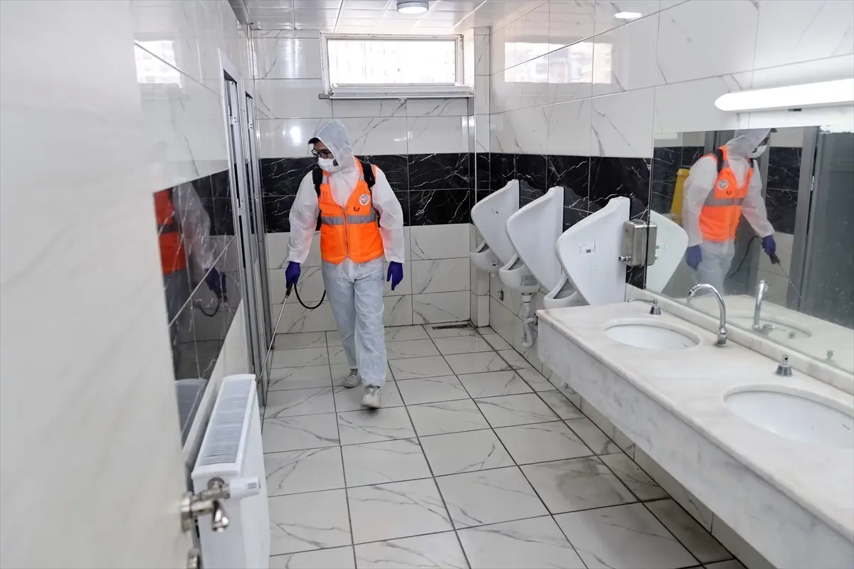 Talas Belediyesi'nden Okullara Dezenfeksiyon Çalışması