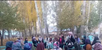 AK Parti Kadın Kolları Başkanı, Yüksekova'da Kadınlarla Buluştu