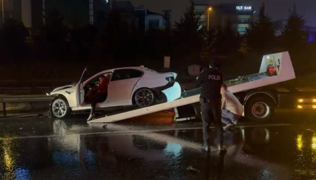 5 arac birbirine girdi otomobil metal yiginina 19244779 2675 m