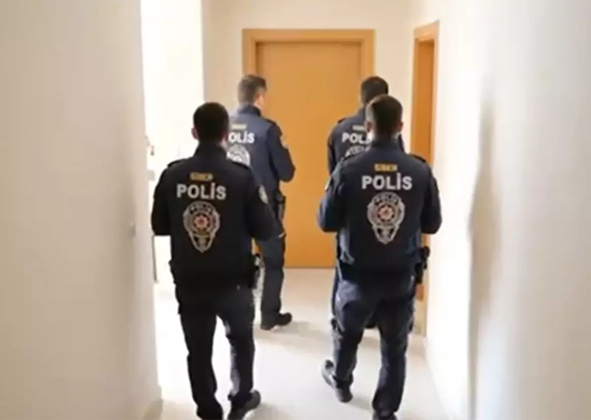 Bursa Merkezli Operasyonda 40 Nitelikli Dolandırıcı Yakalandı