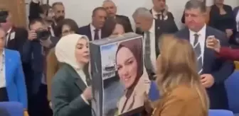 CHP'li Dinçer'den, Bakan Göktaş'a Saliha Akkaş'ın fotoğrafı ve hırkası ile protesto