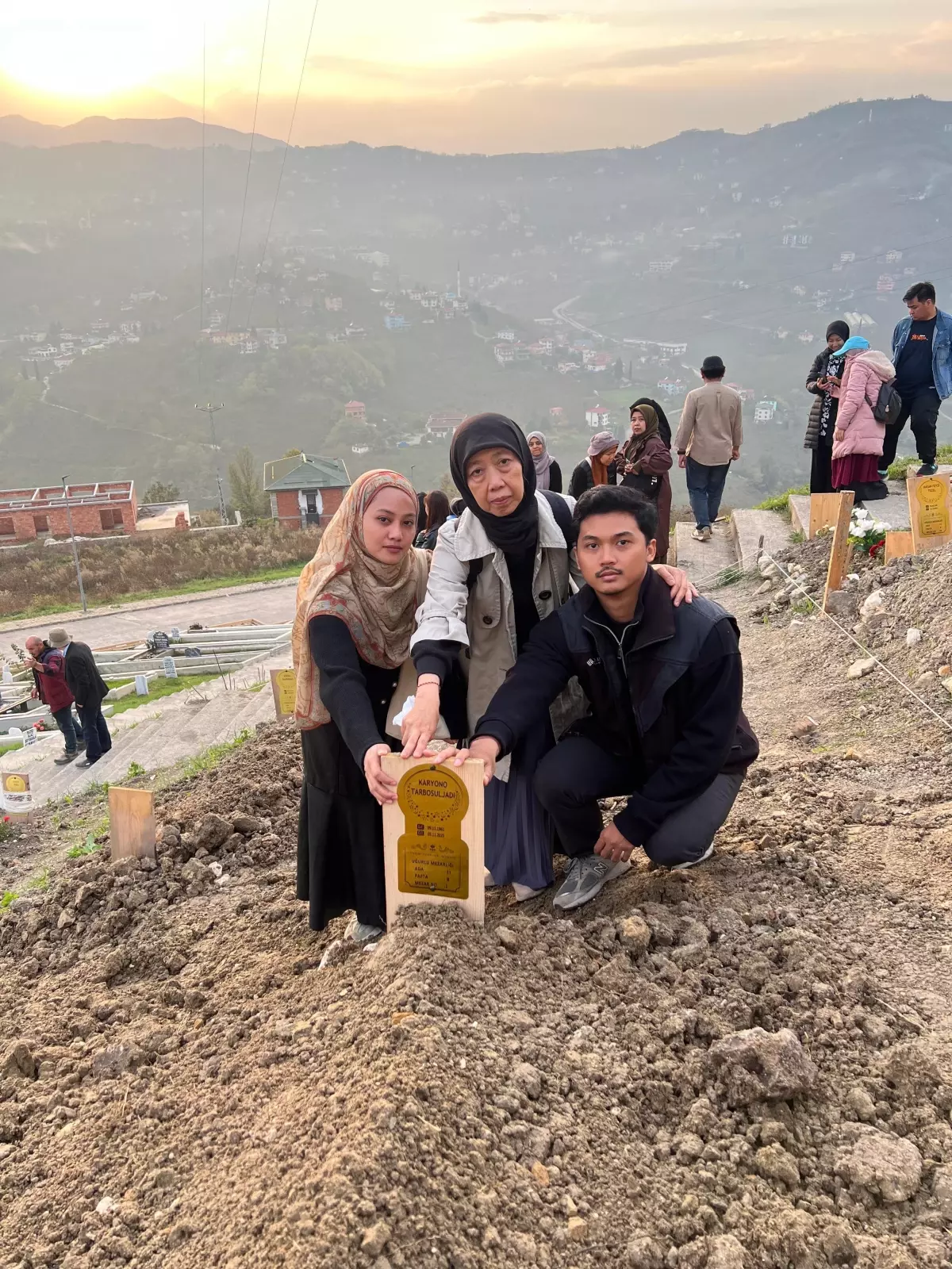 Endonezyalı turist Trabzon'da hayatını kaybetti, aile cenazeyi burada defnetti