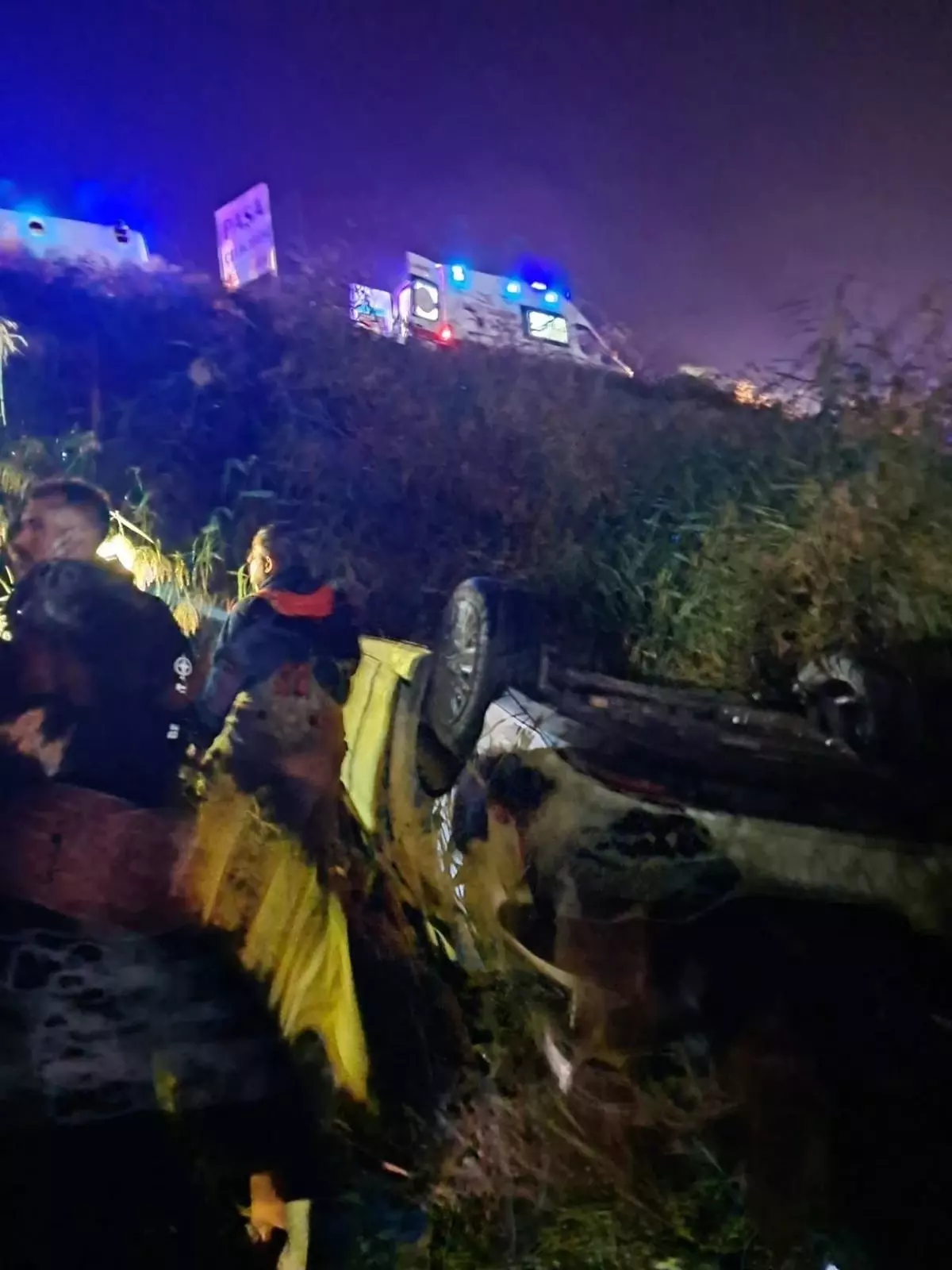 Hatay'da Kaçak Göçmenleri Taşıyan Otomobil Asi Nehri'ne Devrildi