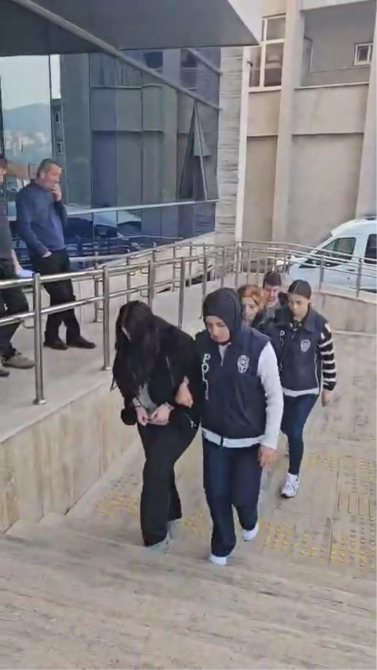 Kilimli'de Kredi Kartı Dolandırıcılığı: 3 Şüpheli Tutuklandı