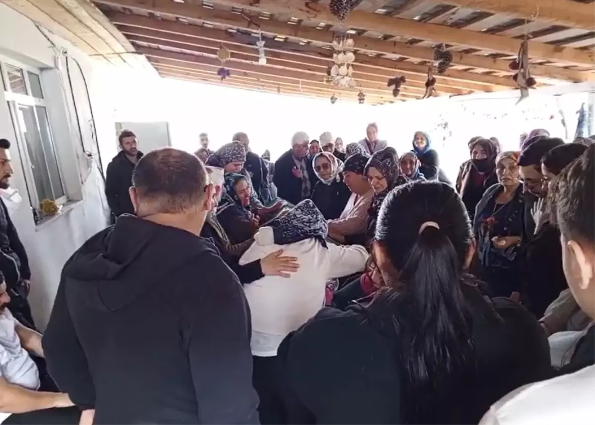 Büyükçekmece'de Tabancayla Öldürülen Melisa Kölekçi Tokat'ta Defnedildi