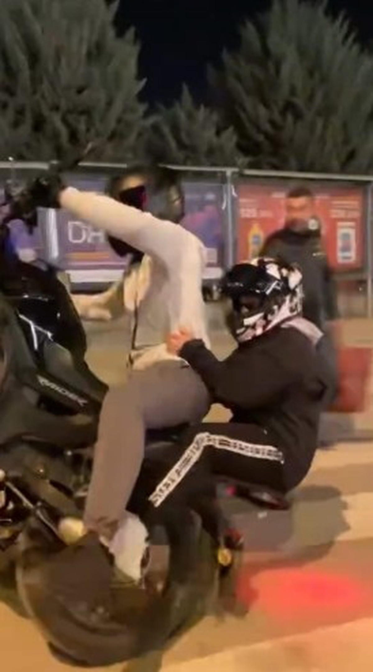 Motosikletle Akrobasi Yapan Genç Ceza Aldı