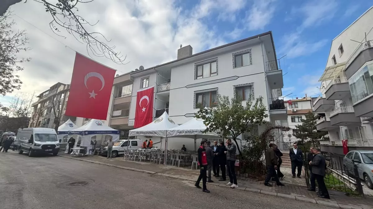 Şehit pilot Cüneyt Kandemir'in Ankara'daki baba evinde yas