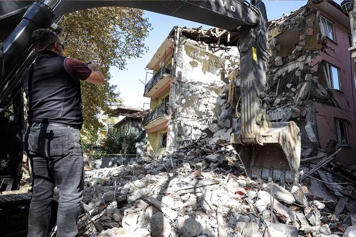 Sındırgı'da 17 bin artçı deprem sonrası uzman psikologdan toplumsal travma uyarısı