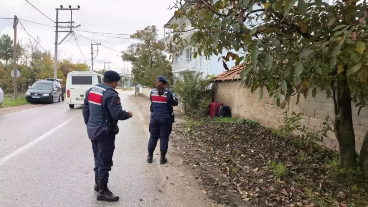 Bursa'da Yol Kenarına Bırakılan Valizler Paniğe Neden Oldu