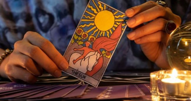 13 Kasım 2025 Günlük Tarot Falı: 13 Kasım Perşembe günü seni neler bekliyor? Günlük Tarot kart açılımı!