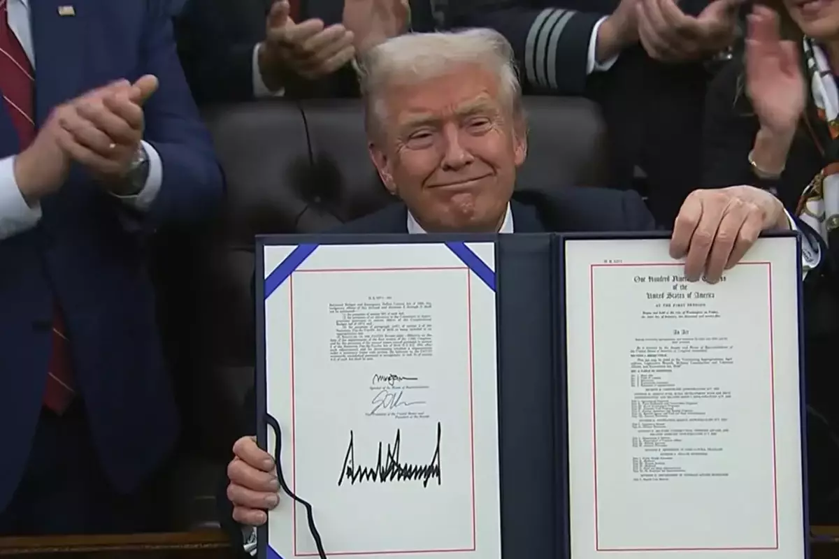 ABD'de hükümet 43 gün sonra açıldı! Trump imzayı attı