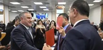 CHP'liler kırmızı kart gösterdi, Bakan Bak 'VAR'dan döner' dedi