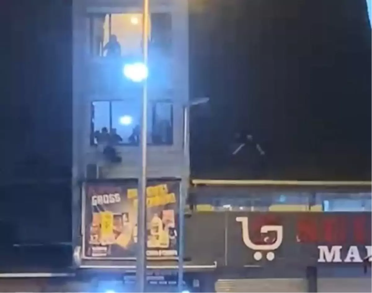 Kumkapı'da Komşular Arasında Kavga: Bıçakla Takip ve Pencereden Atma İddiası
