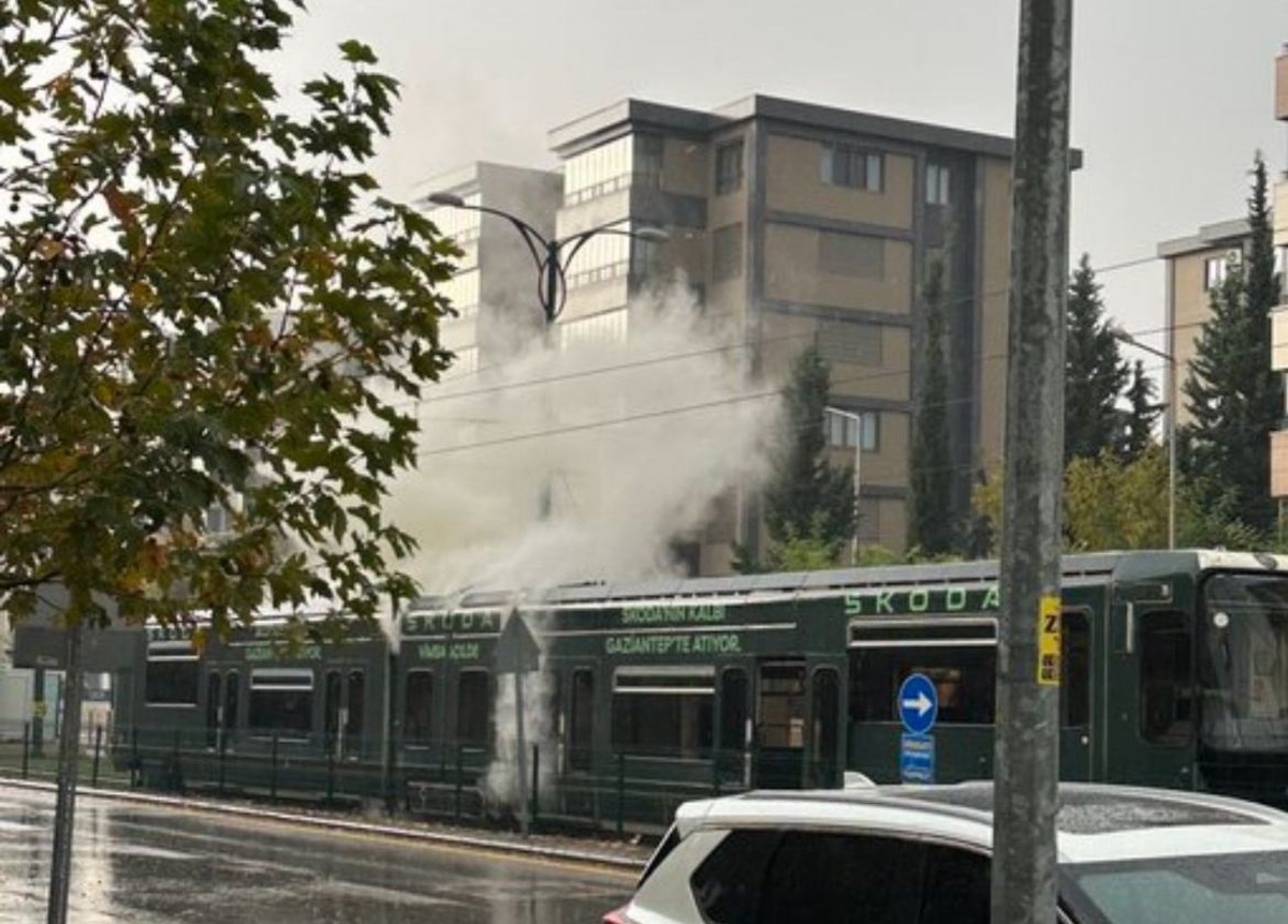 Gaziantep'te Tramvaya Yıldırım Düştü