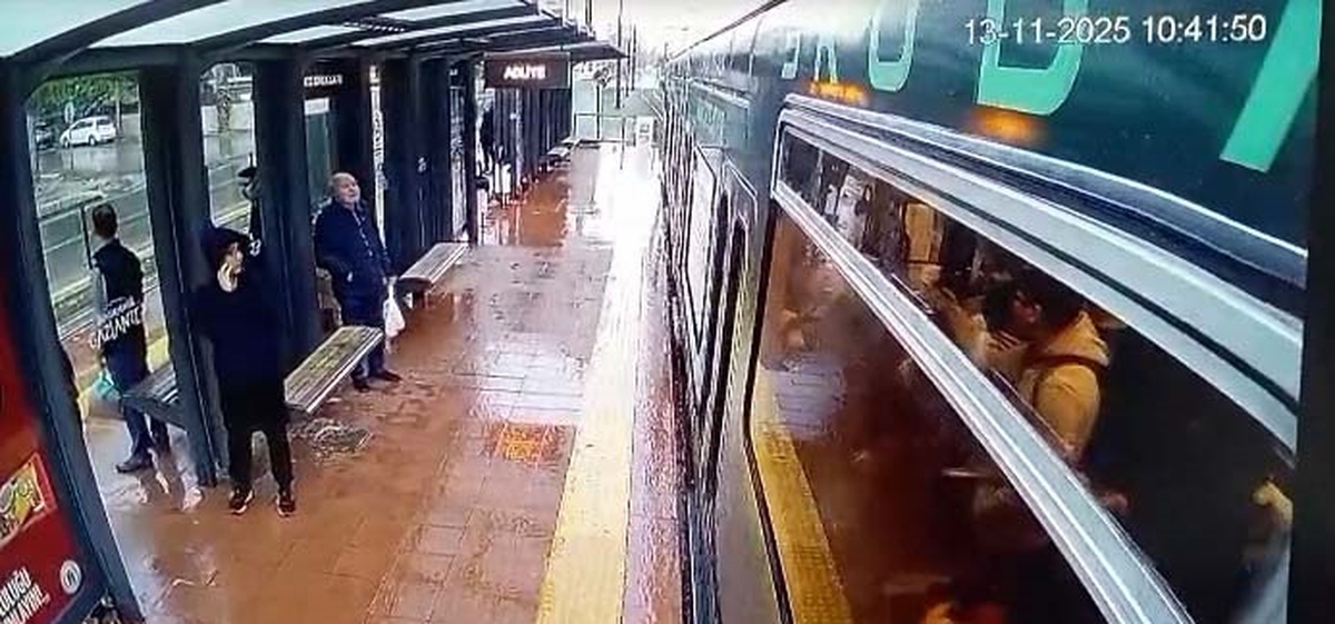 Gaziantep'te Tramvaya Yıldırım Düştü