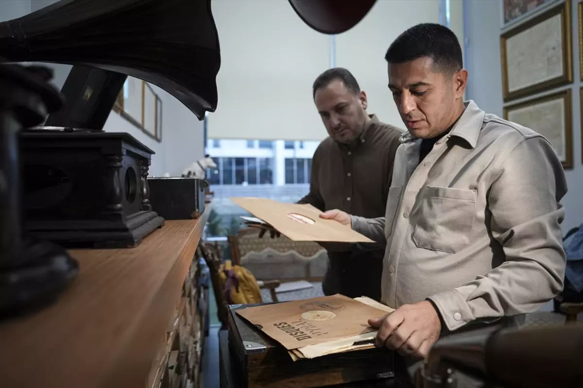 Google'da bile çıkmıyor! 35 yıldır arayanlar var, 2 arkadaş "bulunmaz" denileni de buldu