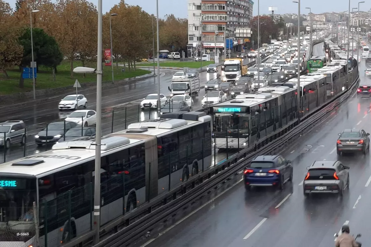 İstanbul'da metrobüs güzergahı "özel günlerde" değişecek