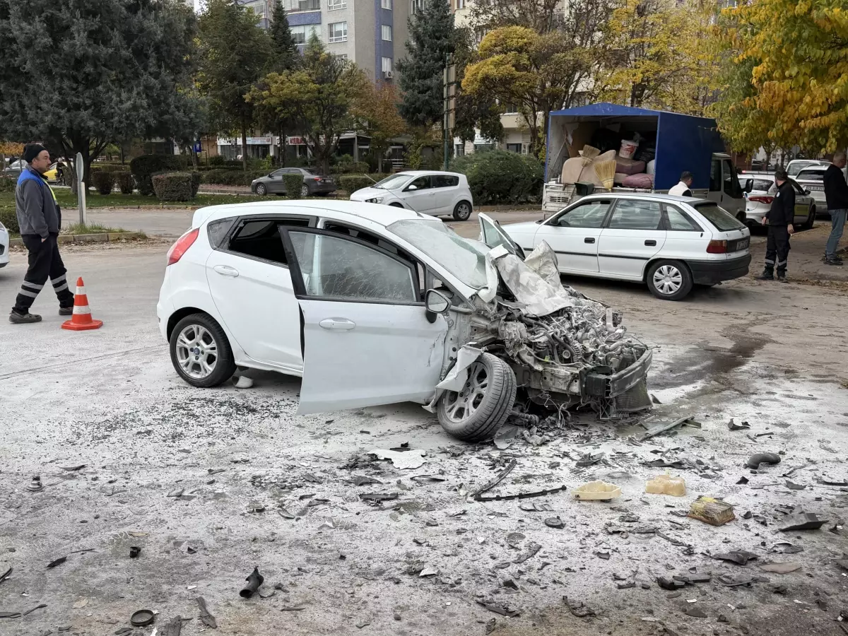 Eskişehir'de Trafik Kazası: 70 Yaşındaki Kadın Hayatını Kaybetti