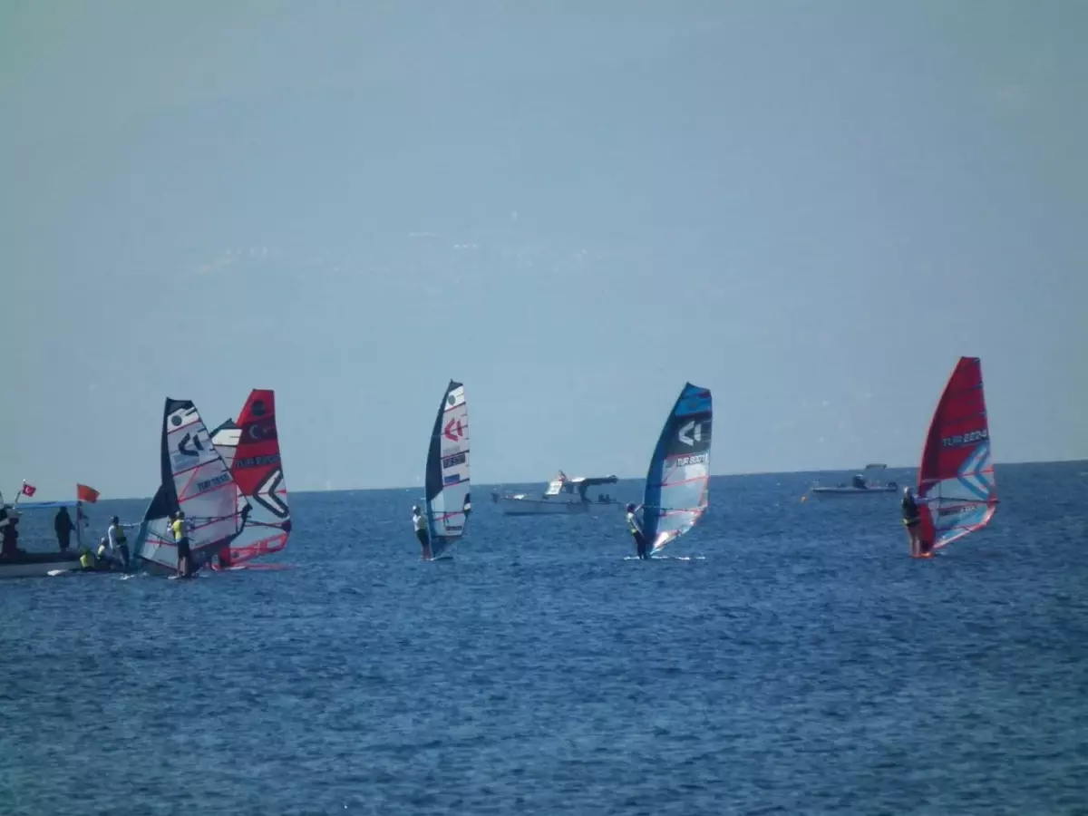 Rüzgar Sörfü Slalom Türkiye Ligi Şampiyonası Finali Foça'da Yapıldı