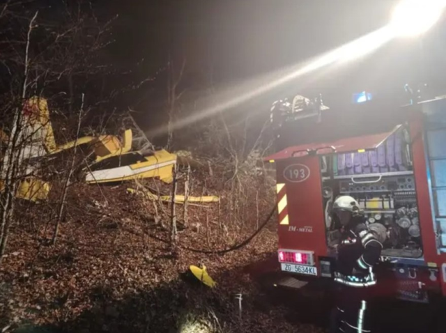 yangin sondurme ucagi hirvatistan da dustu pilot 19251372 7086 m