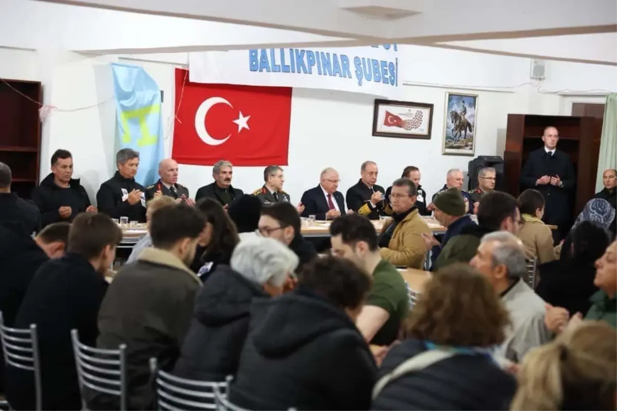 Milli Savunma Bakanı Yaşar Güler, Şehit Hava Pilot Üsteğmen Cüneyt Kandemir'in Ailesine Taziye Ziyaretinde Bulundu