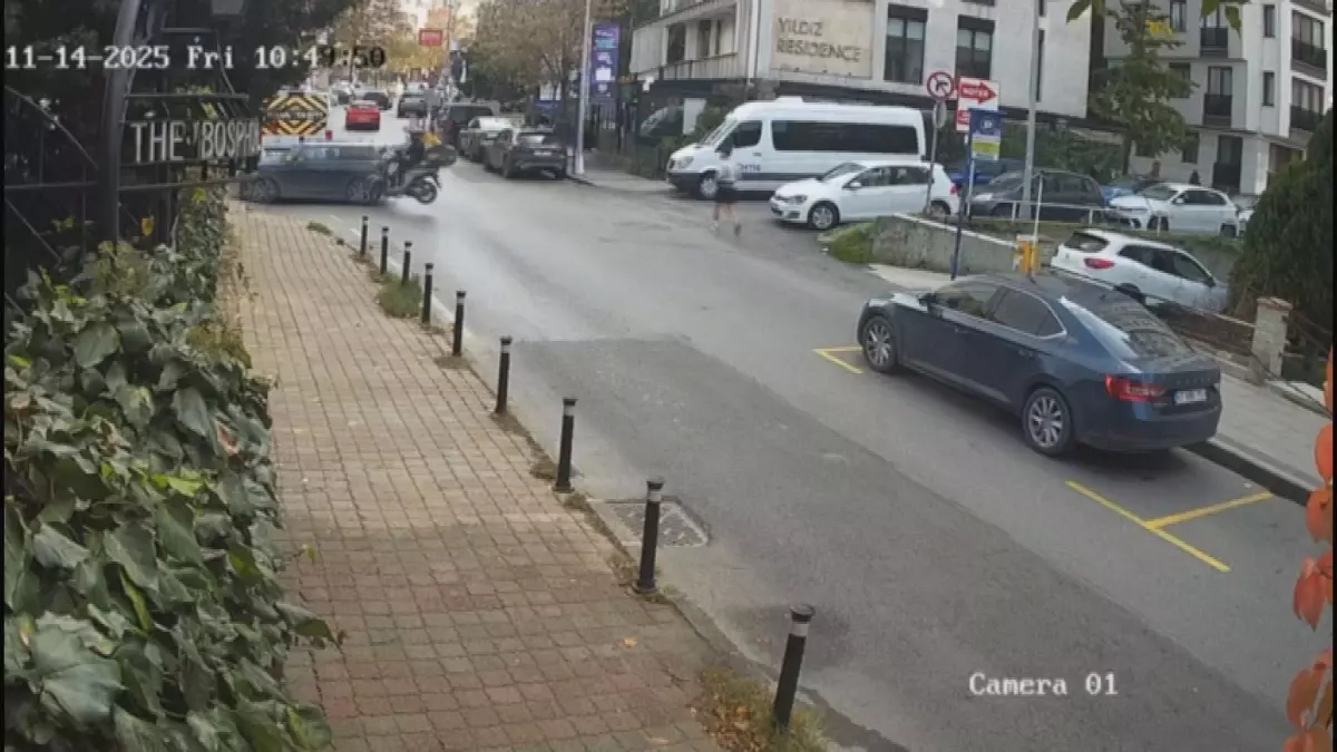 Beşiktaş'ta Motosiklet ile Otomobil Çarpıştı