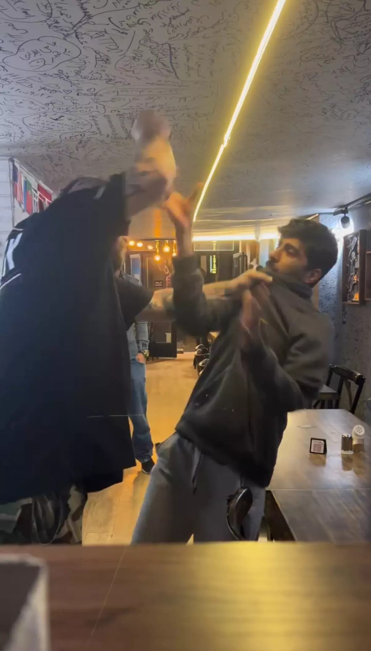 Bahadır Ünlü, Çalışanına Şiddet Uyguladı