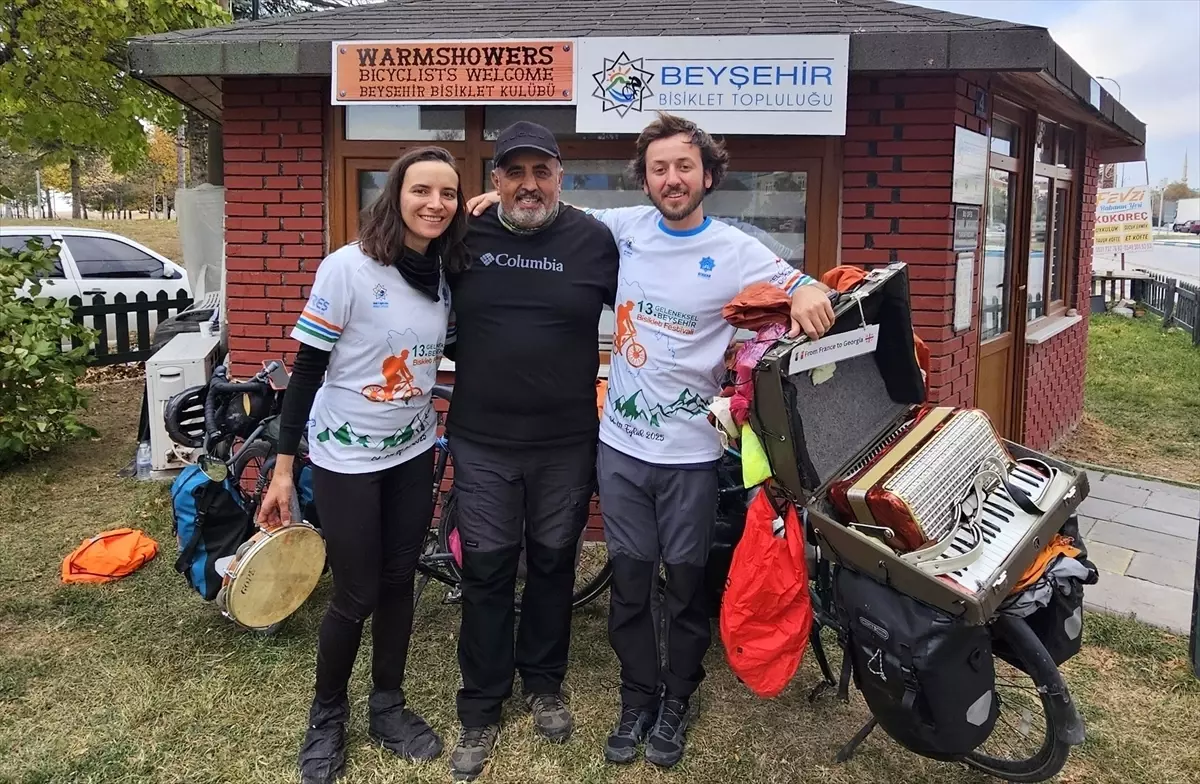 Dünya Turundaki Bisikletçi Müzisyenler Konya'da
