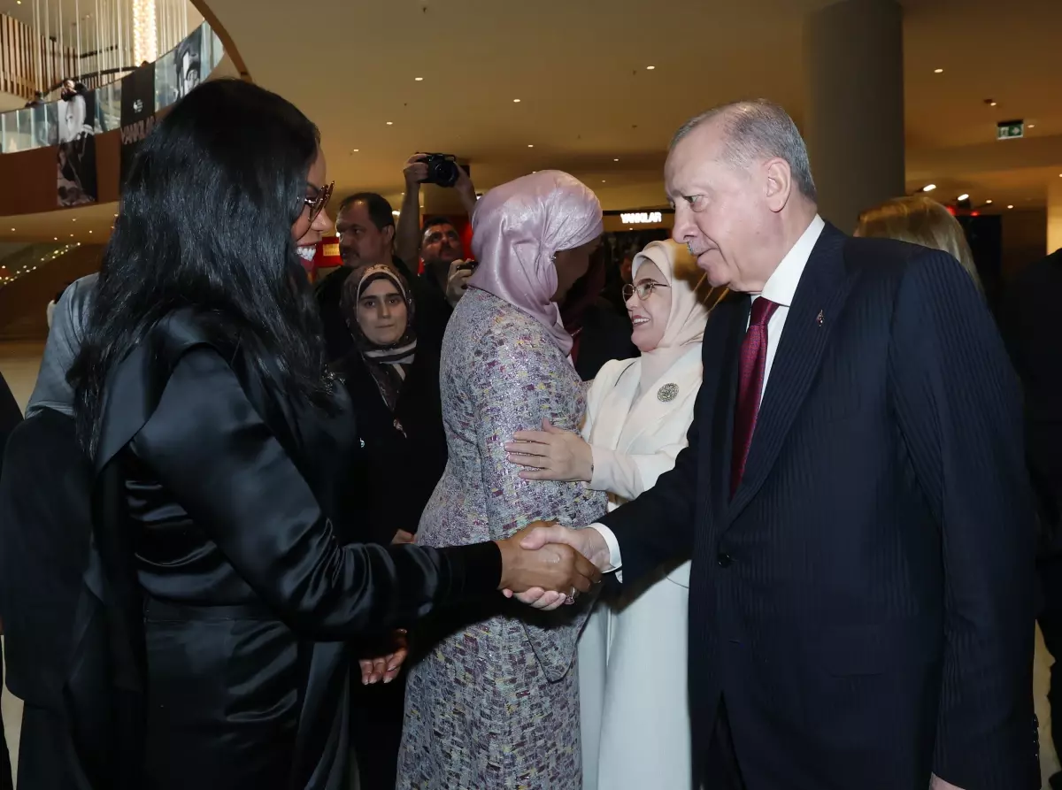 Cumhurbaşkanı Erdoğan 'Yankılar' sergisi açılış programında konuşuyor -1