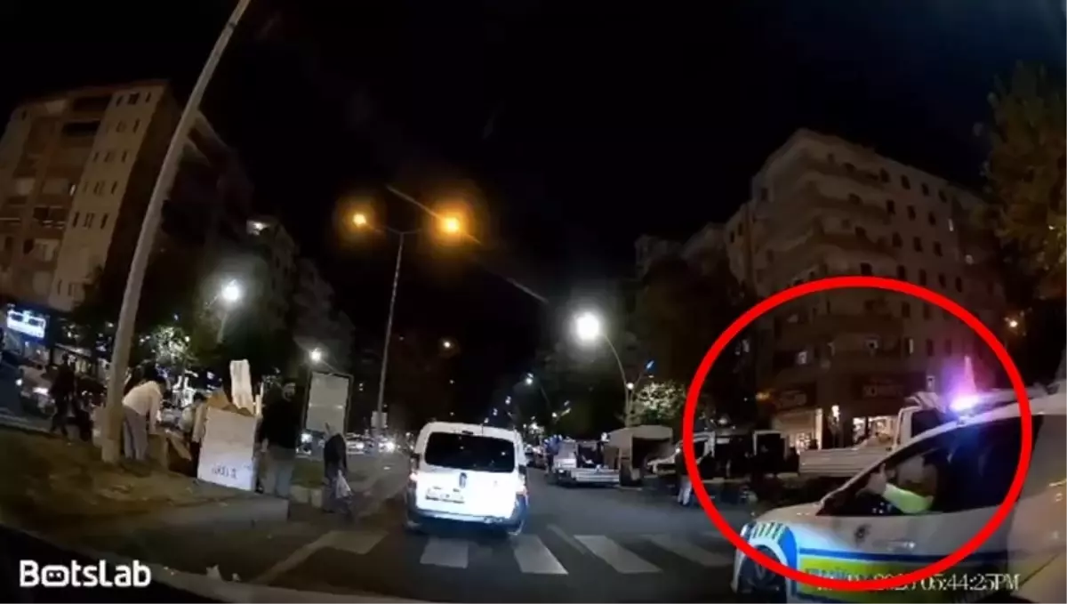 Diyarbakır&apos;da Kız Çocuğu Merdivenden Düşerek Yaralandı, Polis Eskortuyla Hastaneye Ulaştırıldı