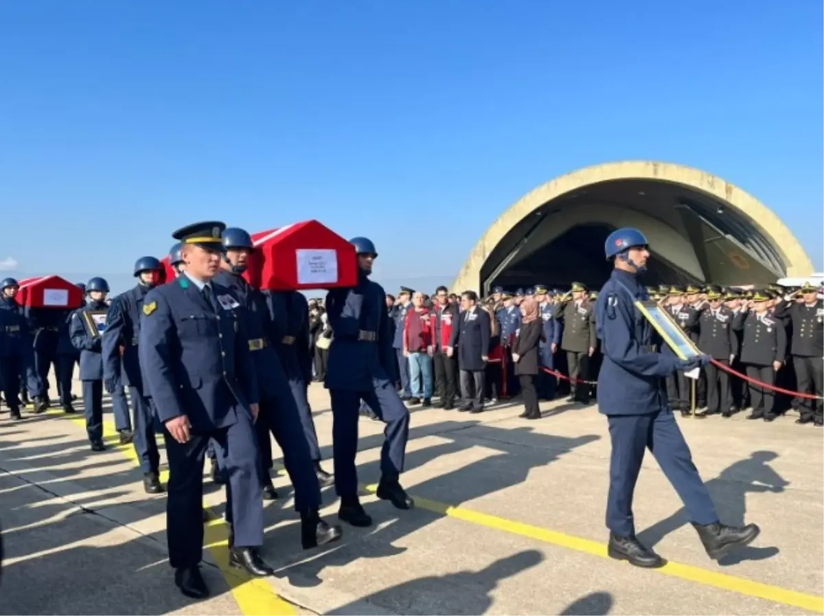 Azerbaycan'dan Türkiye'ye getirilen şehitlerin cenazeleri Bursa'ya ulaştı
