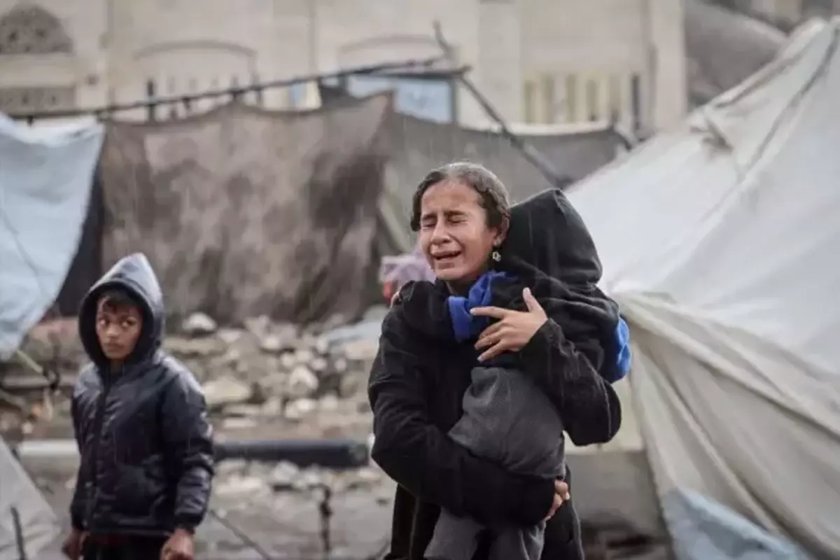 Gazze'de yürek burkan manzara, çadırları su bastı