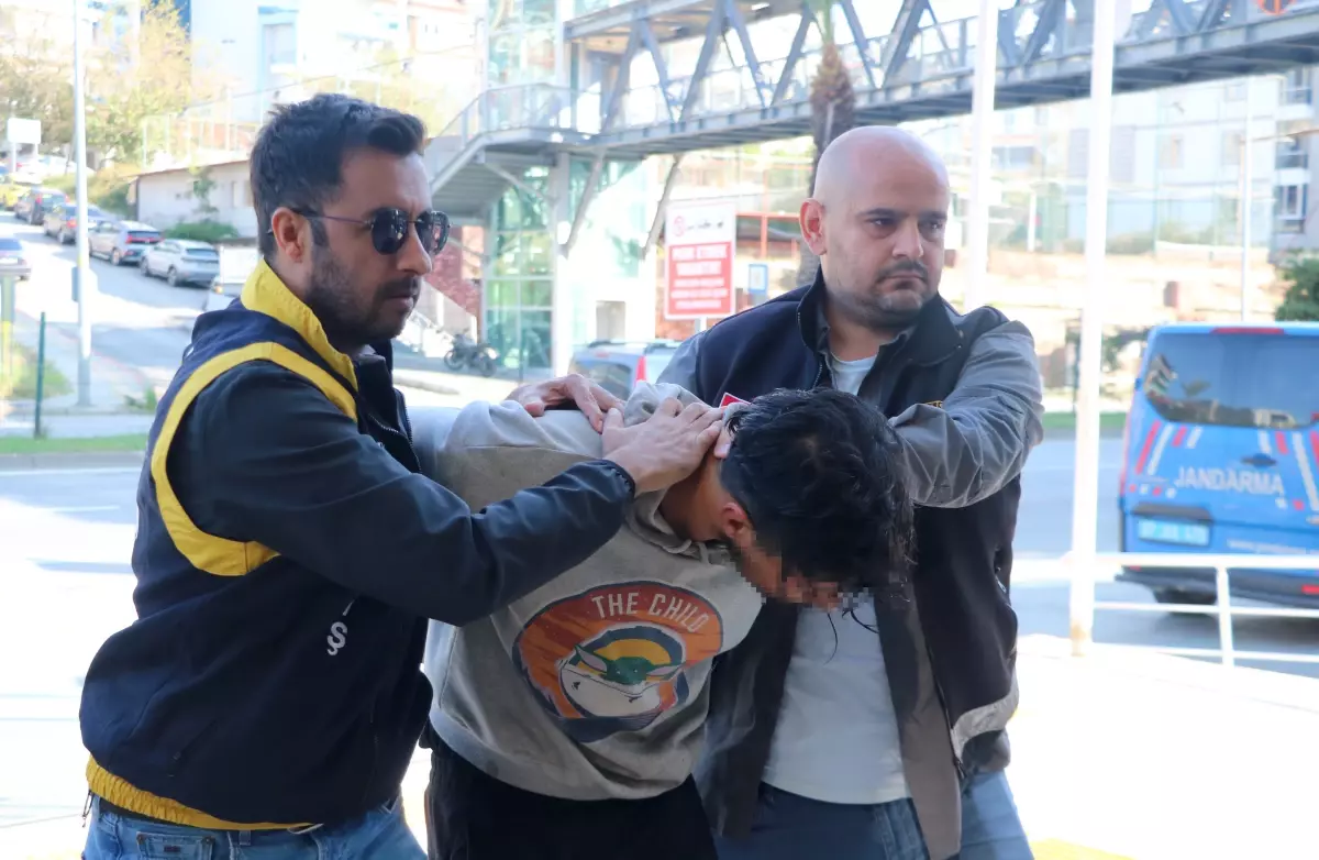 Antalya'da Makaslı Saldırı: Ukraynalı Kadın Yaralandı