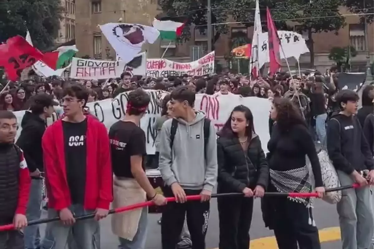 Öğrencilerden Meloni'ye İsrail protestosu