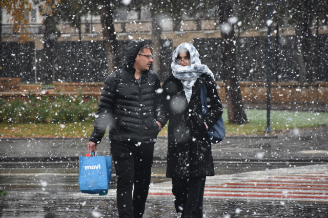 meteoroloji sari kodla uyarmisti sivas a lapa 19252928 6497 m