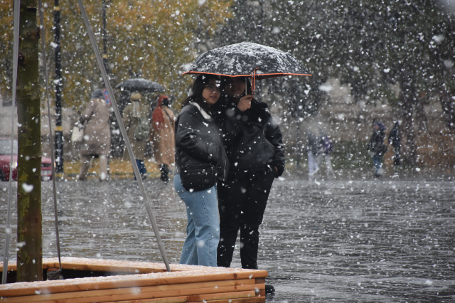 meteoroloji sari kodla uyarmisti sivas a lapa 19252928 6855 m
