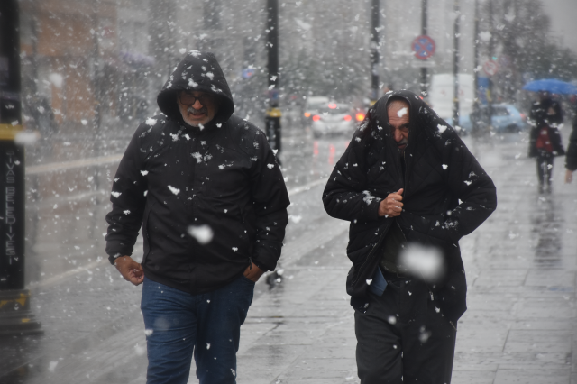 meteoroloji sari kodla uyarmisti sivas a lapa 19252928 8003 m