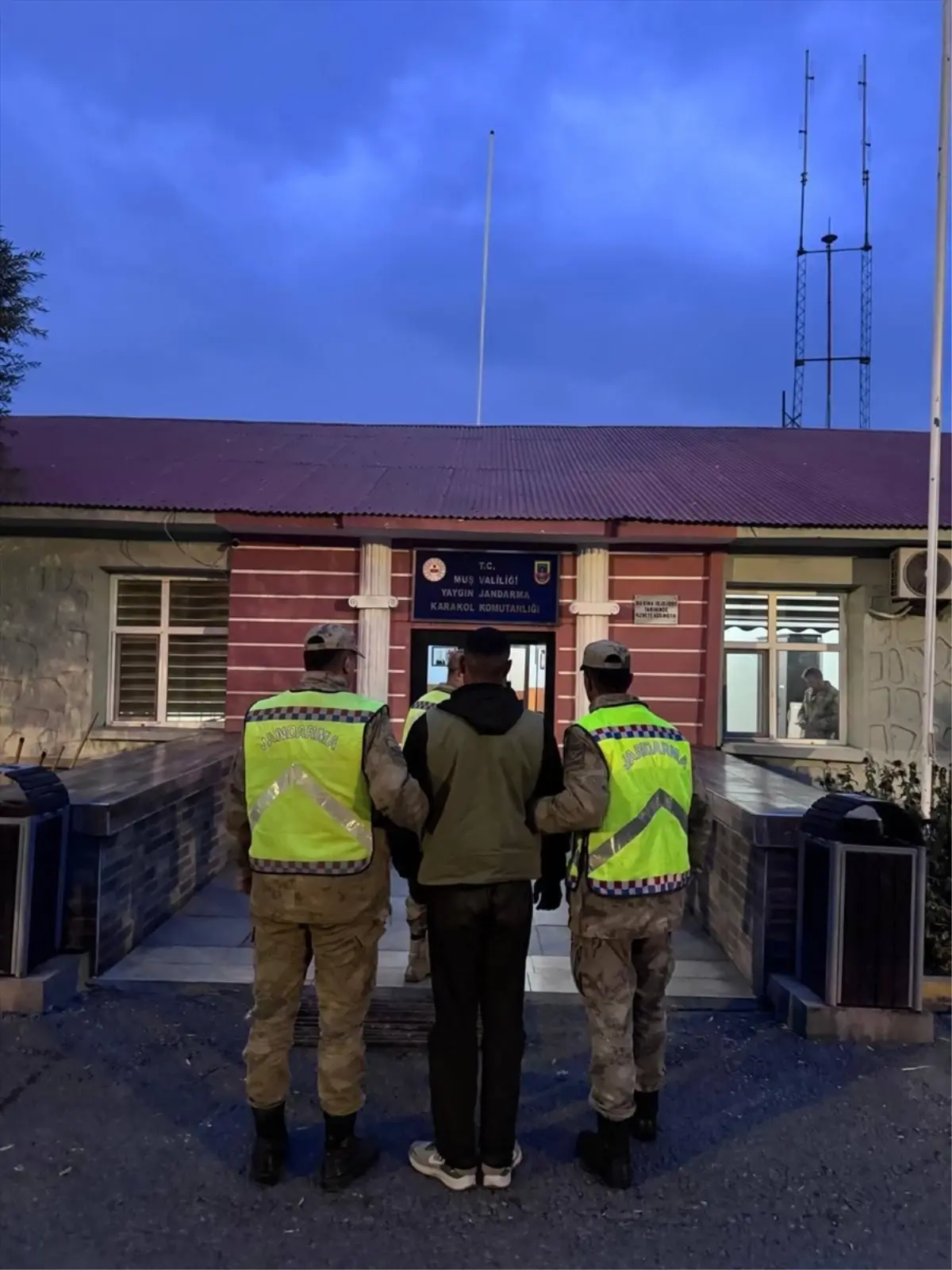 Muş'ta Eve Ateş Açan 2 Şüpheli Yakalandı