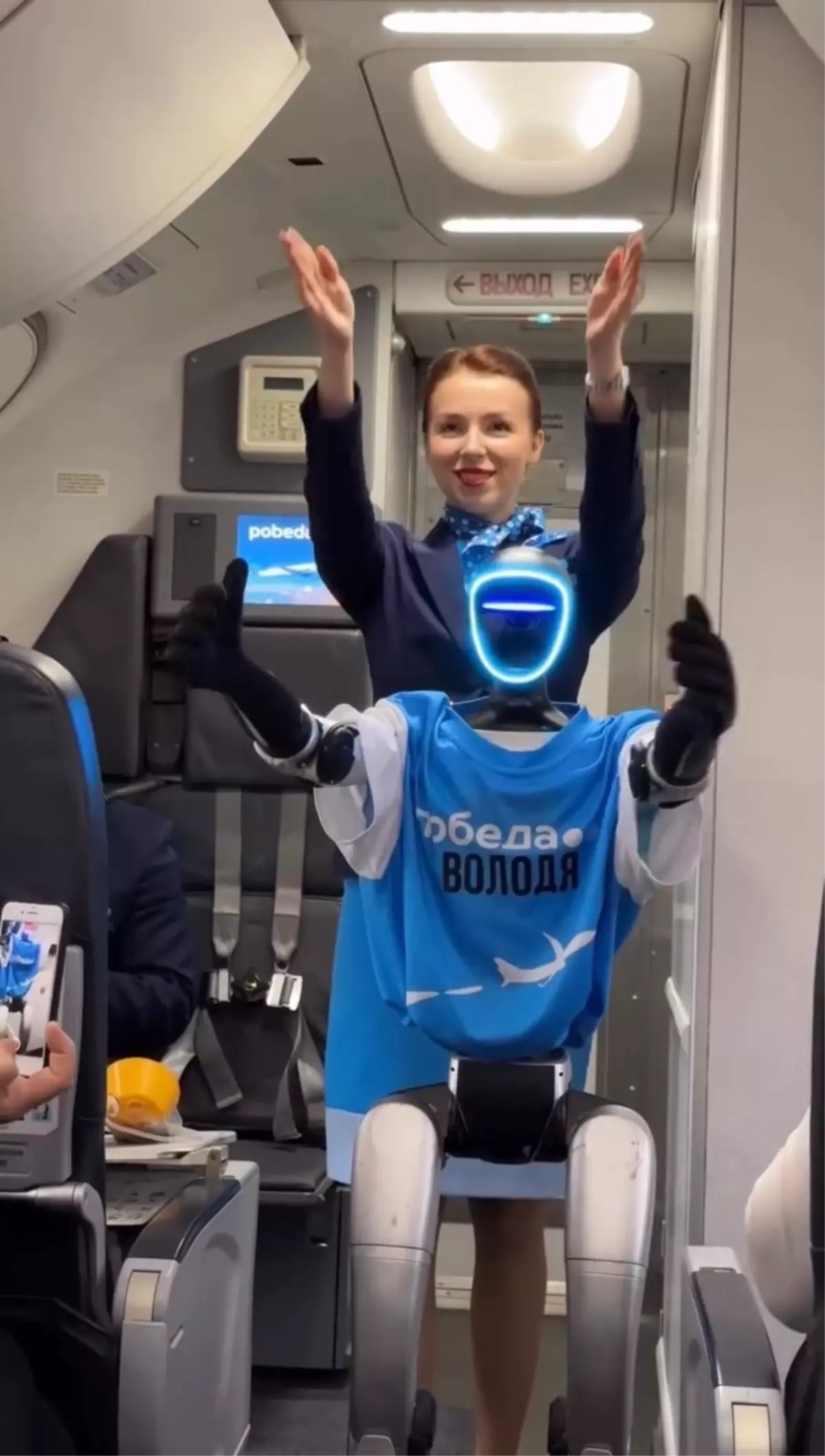 Rus Havayolu Şirketi Robot Kabin Memuru ile Uçuş Gerçekleştirdi