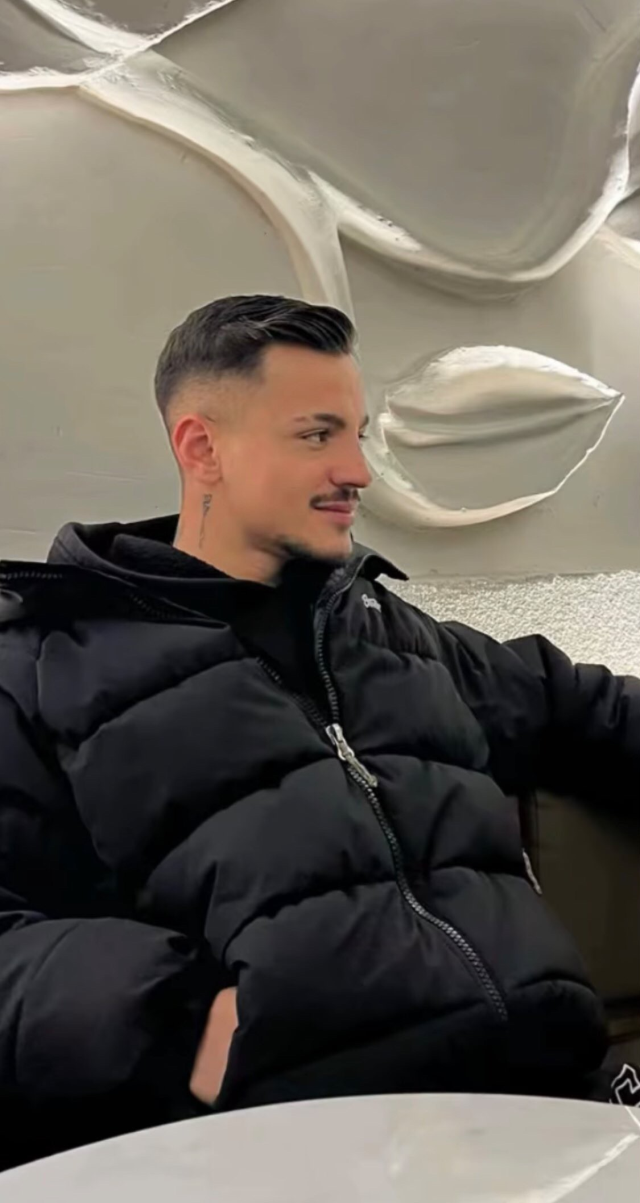 silahla sosyal medyada poz veren cocuk bir genci 19254893 7305 m