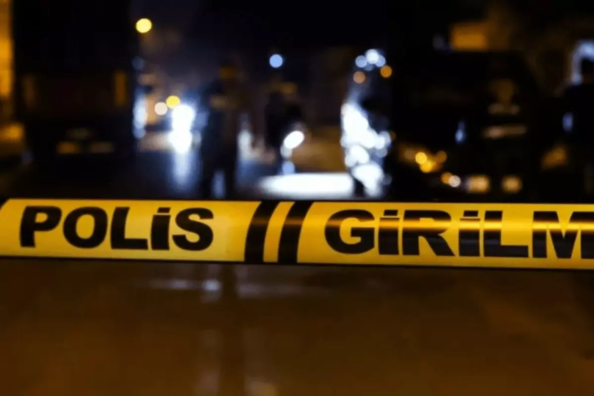 Sokak ortasında dehşet! Boşanma aşamasındaki eşini boğazından bıçakladı