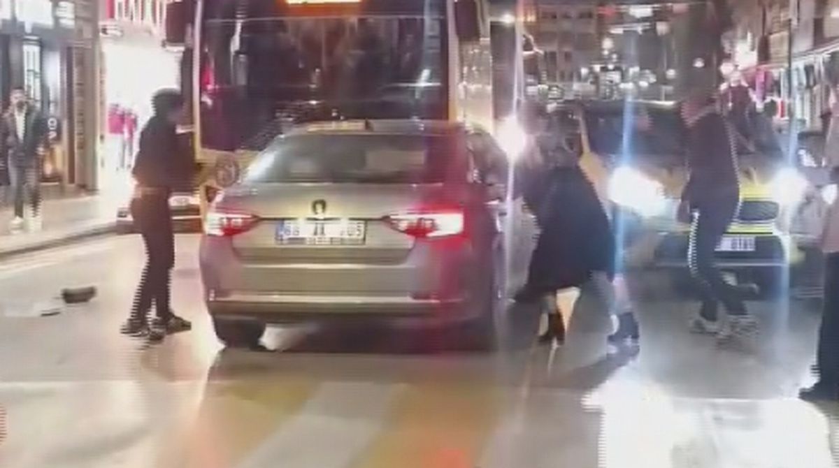 Alkollü Sürücü Ters Yolda Kaza Yapıp Linçten Kurtuldu