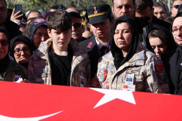 Türkiye şehitlerini uğurladı 24 turkiye sehitlerini ugurladi 19254401 4431 m