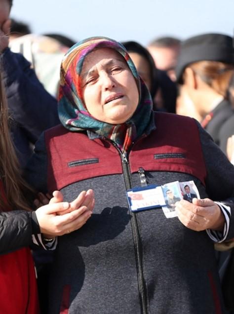 Türkiye şehitlerini uğurladı 3 turkiye sehitlerini ugurladi 19254401 4892 m