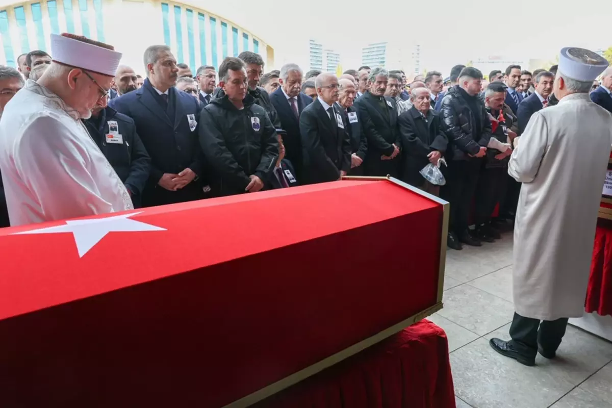 Türkiye şehitlerini uğurluyor! Devlet erkanı Ankara'daki törene katıldı