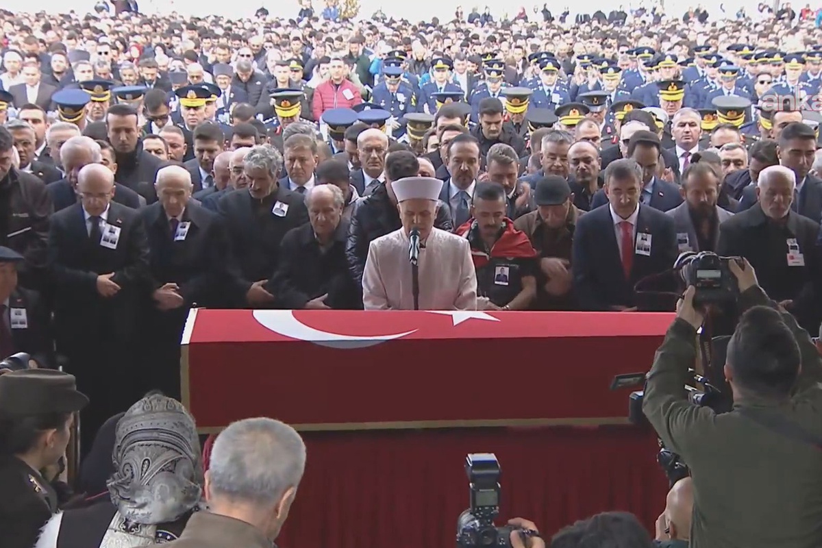 Türkiye şehitlerini uğurluyor! Devlet erkanı Ankara'daki törende