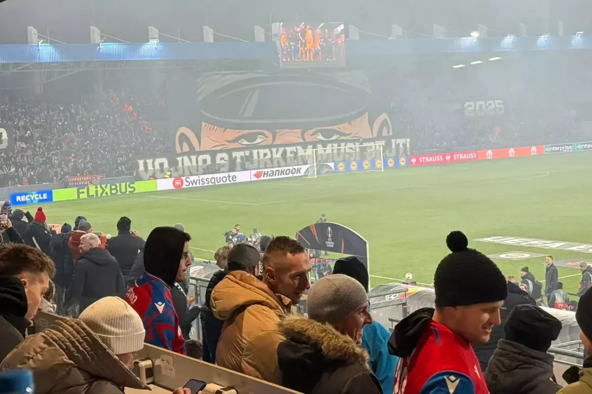 "Türklerle savaş olmalı" pankartı açan takıma UEFA'dan şaka gibi ceza